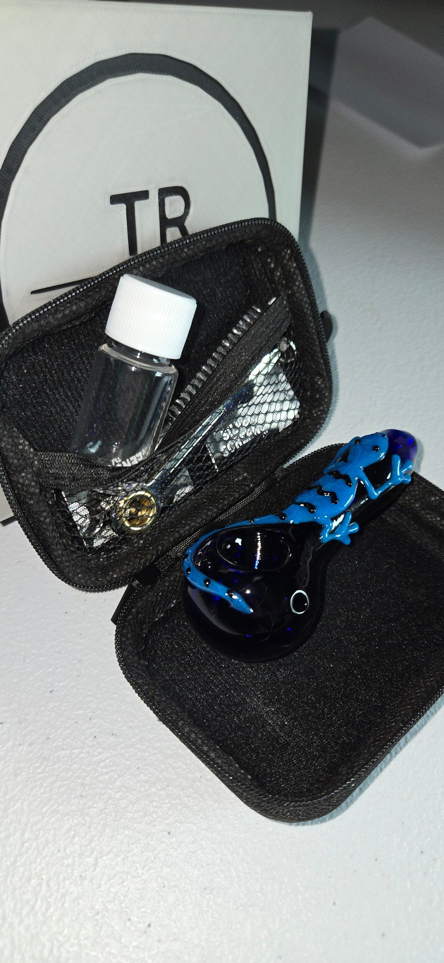 Blue Gecko Glass Hand Pipe